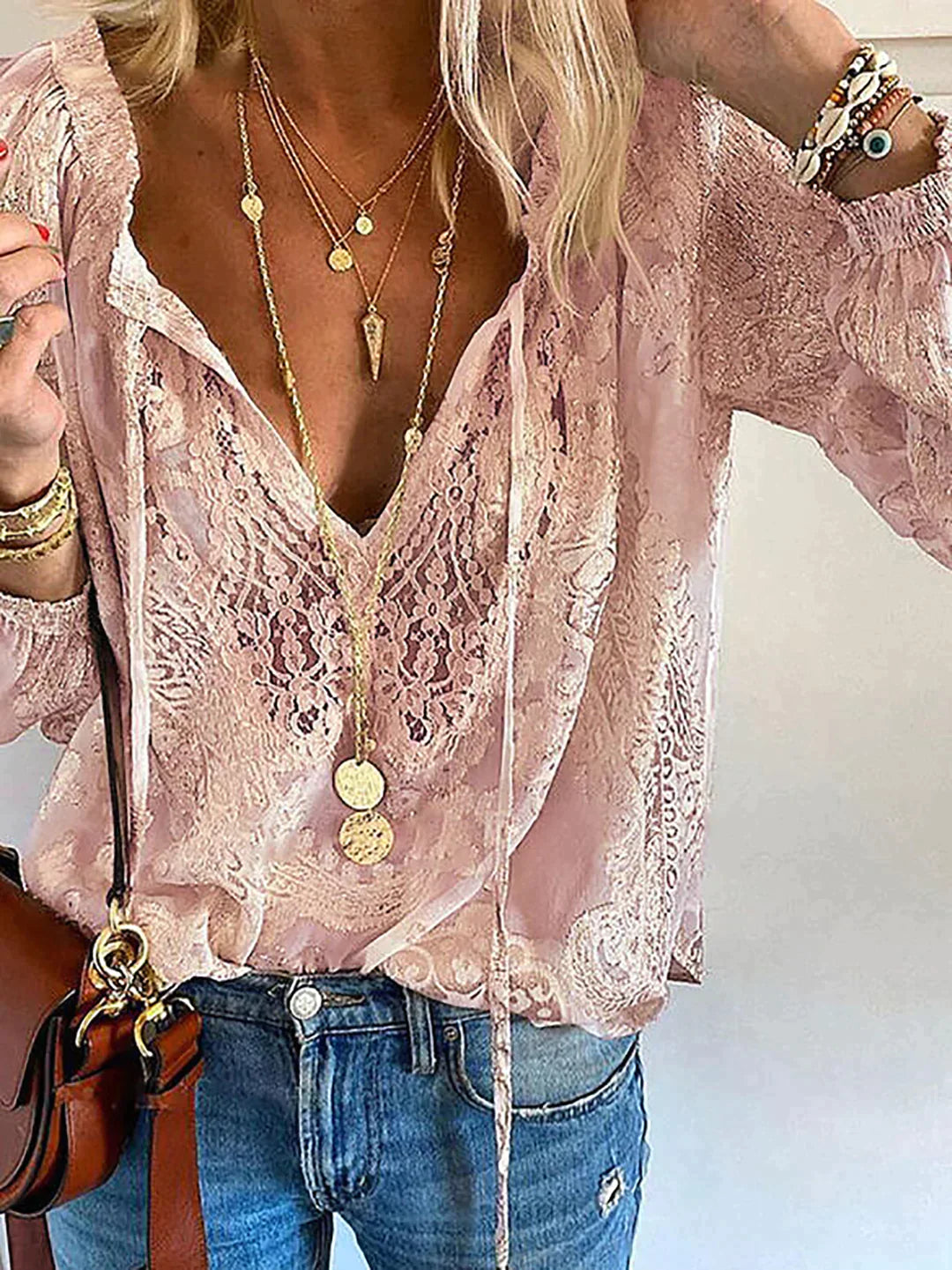 Lili - Unique blouse with lace details