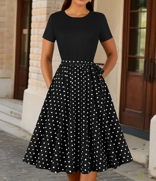 Retro chic - beautiful vintage polka dress for spring/summer